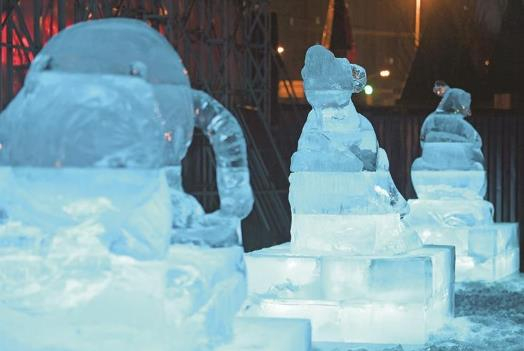 大型冰雕。祁晓军 摄