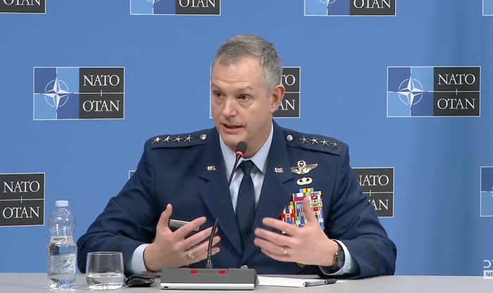   △北约欧洲盟军最高司令亚力克苏斯·格林克维奇