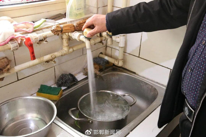 ​武安市宋家井村自来水管网入户完成，村民用水便捷。高坤 摄