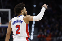 总起伏不定！坎宁安上半场8中3得6分2助1断 还有3失误3犯规