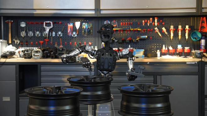 △Being-H模型控制的机器人正在将不同形状的零件进行分拣归纳，图片：采访人提供