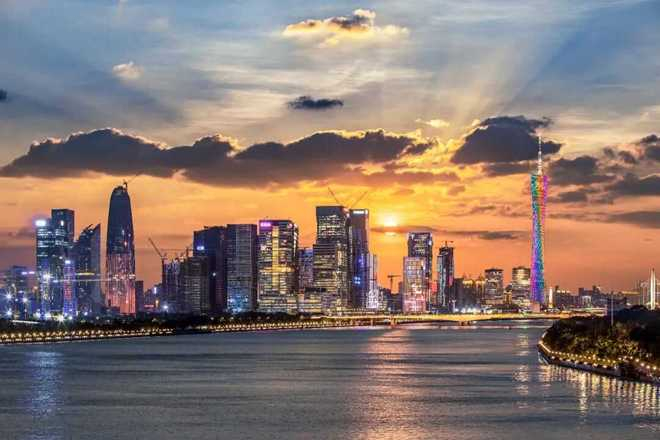 广州塔与琶洲CBD建筑群。（图/图虫创意）
