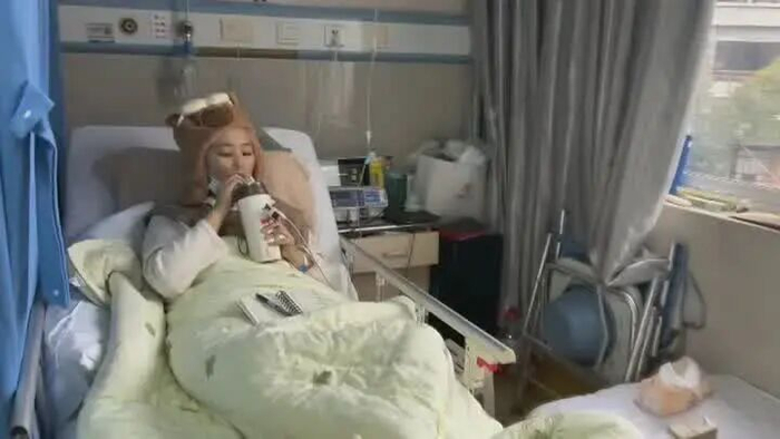 ▲病床上的周和瑶