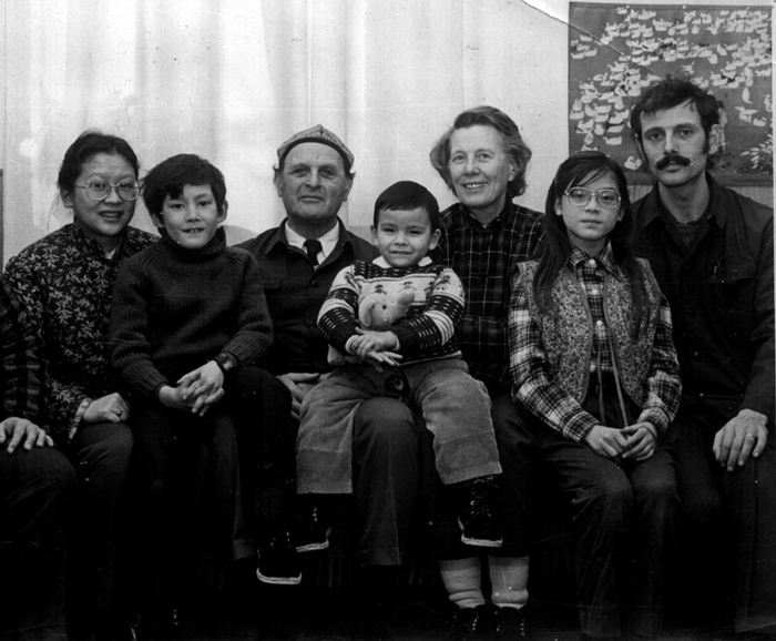 　　1980年，柯马凯一家人的全家福。来源：受访者供图