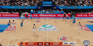 与时间赛跑！廖三宁一条龙穿越北京多人防守压哨上篮得分