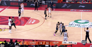 世界难题！原帅边线发球失误 萨姆纳跳投命中后广东8-0打停山西