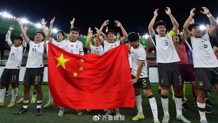 ​中国队庆祝晋级决赛 亚足联官网供图