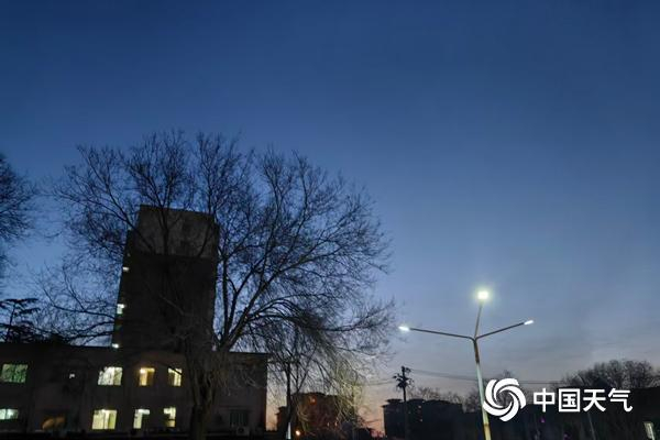 △今天清晨，北京天气晴冷。