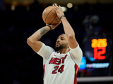 躺赢一场！诺曼·鲍威尔11中3拿到13分4板6助 三分4中0