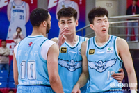 但凡你俩多中个三分！段昂君三分失准8中1 王睿泽三分8中2