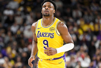 阿里纳斯：珍妮该感谢布朗尼才对 光卖布朗尼球衣就够老詹工资了