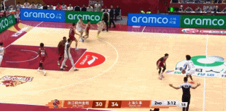 神兵天降！上海强攻不中 怀特塞德腾空而起双手暴力补扣