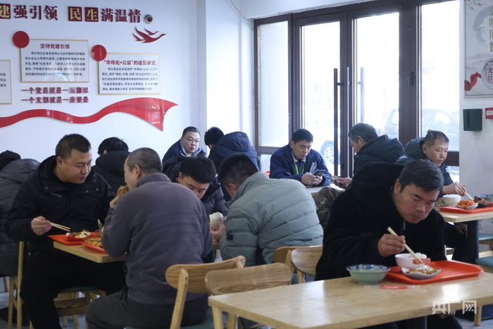 社区食堂已成为周边小区的“暖心厨房”（央广网记者  李瑶  摄）