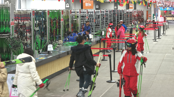 ��ѩ���������οͷ����������޻�ѩ�þߣ�������� ��ս�� �㣩