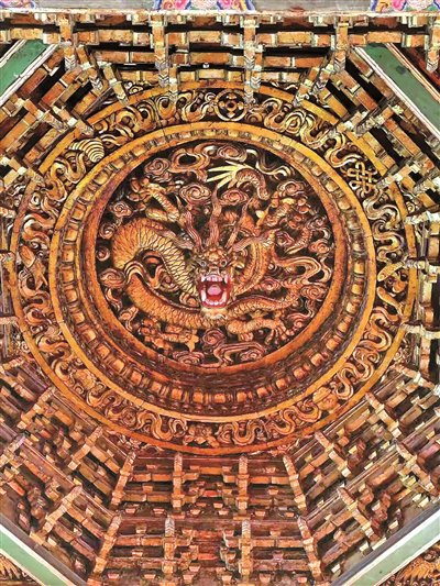 贤良祠内的蟠龙藻井