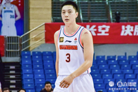 站不出来！胡明轩半场5投仅1中拿到2分 三分2中0