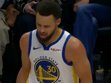 次节刚打！库里顶着防守干拔三分终于命中 个人本场首记三分