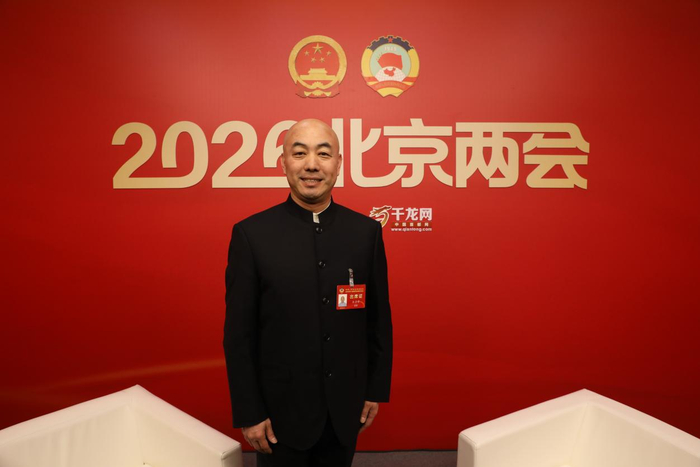 1月26日，北京市政协委员杜彦锋在政协北京市第十四届委员会第四次会议期间做客千龙网访谈间。千龙网记者 程展驰 摄