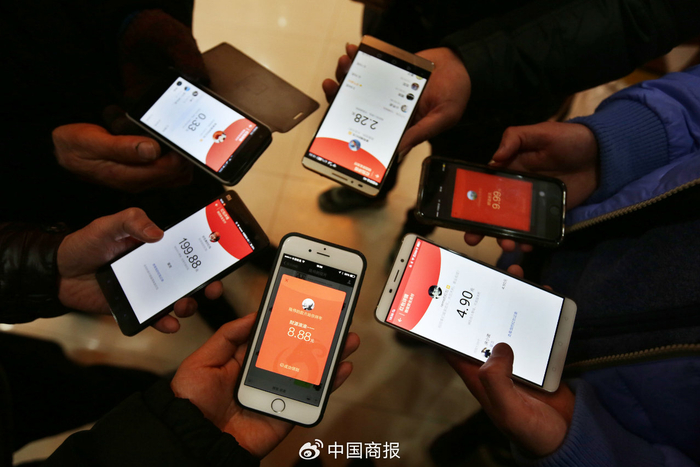 “抢红包”是互联网企业争夺用户流量的重要营销方式。（资料图，图片由CNSPHOTO提供）
