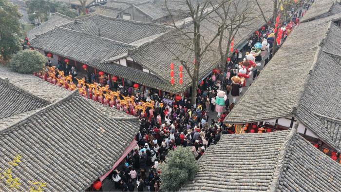 腊八节街市人头攒头（央广网发 阆中市委宣传部供图）