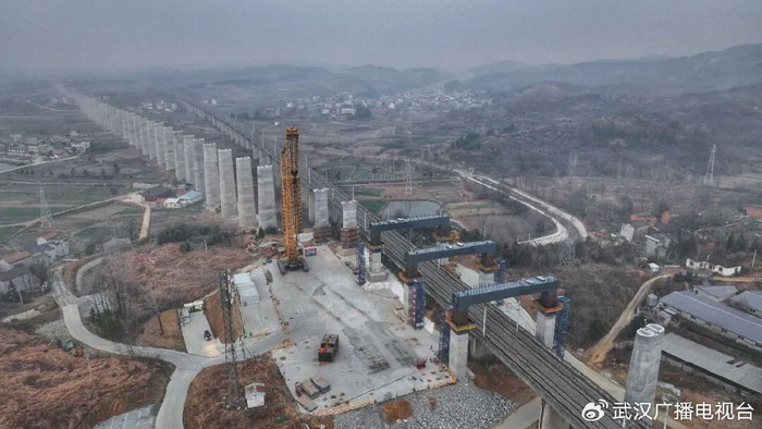 合武高铁建设工地。（湖北日报通讯员 王飞辉 田旭 摄）