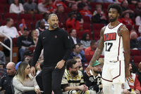 乌度卡谈4防守人怪阵：这确实改变了比赛 希望用换防打出强硬表现