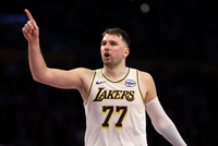 东契奇生涯至今20次砍下45+ 比NBA历史上99.7%的球员都多