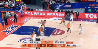 倒反天罡！小将彰华非突破顶开王哲林轻松打进空篮