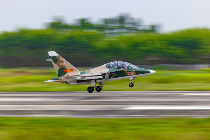 （资料图）越南空军雅克-130高级教练机