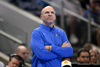 约什·格林：基德画战术让我空切得分 还摆表情问我“挺酷的吧”