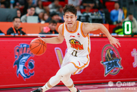 毫无手感！姜伟泽半场5中0未得分 仅拿2板1助2断