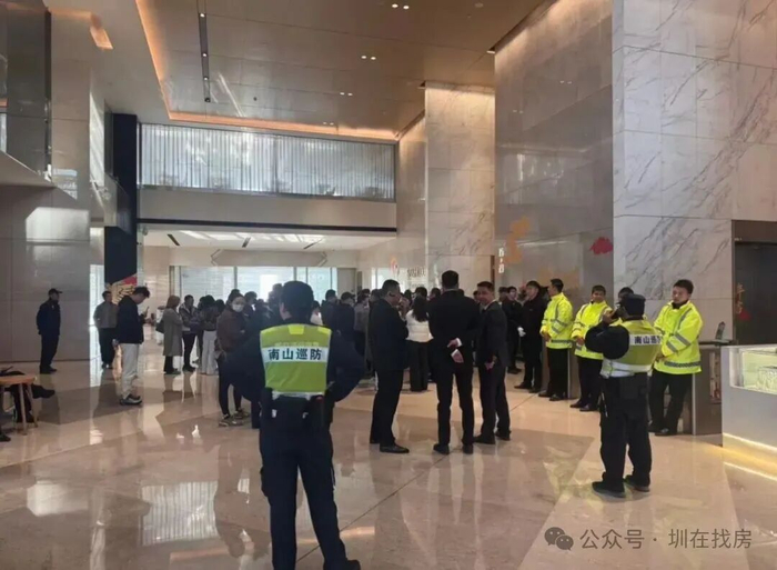 （业主们讨要说法，图片来源业主）