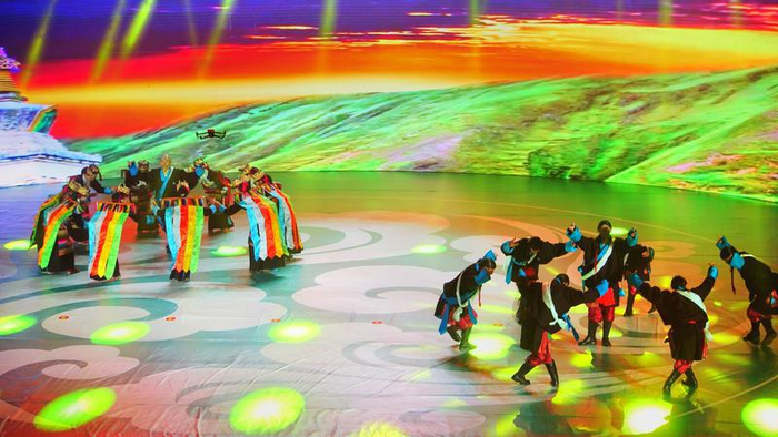 2024年中国健身锅庄舞大赛现场。记者 郑璐 摄