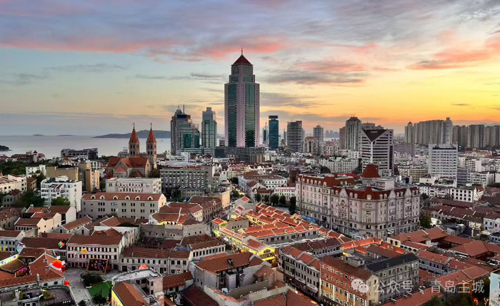 站在顶楼可远眺海景。