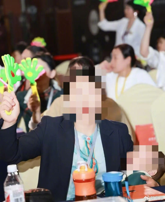 ▲在“聚泰荷”举办的各类会议上，常有女性带着孩子一同前往参加。 图/受访者提供