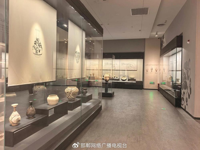 图为邯郸市博物馆磁州窑瓷器陈列展厅。 邯郸新闻传媒中心记者 郭晓月 摄
