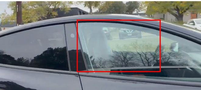 ▲特斯拉的Robotaxi主副驾均无人