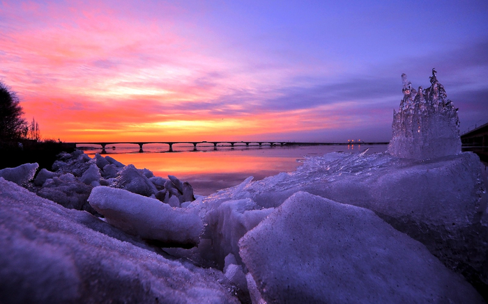 《冰雪童话》 朱俊生 摄
