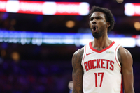 各打五十大板！伊森压住科内特被后者拉拽引发摩擦 吹罚双方技犯