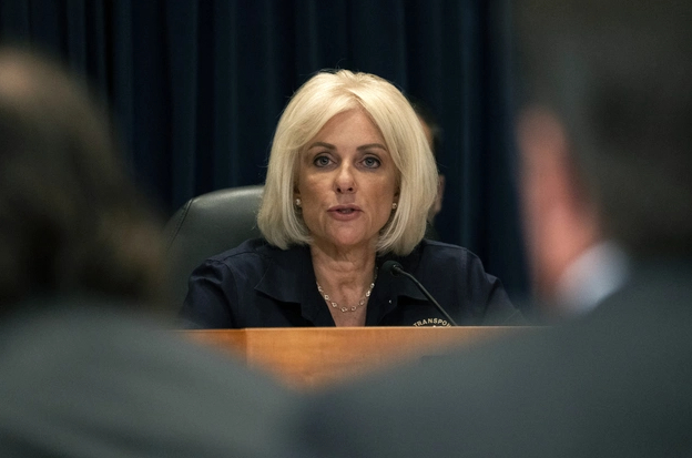 △美国国家运输安全委员会主席詹妮弗·霍门迪在听证会上发言。