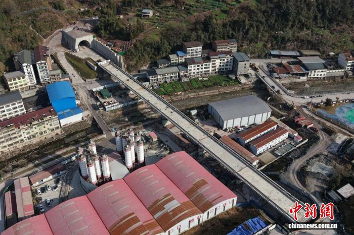 西渝高铁高升一号隧道洞口。京昆高速铁路西昆公司供图