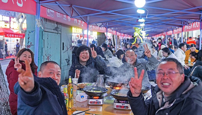 广德炖锅深受游客喜爱。戴巍摄