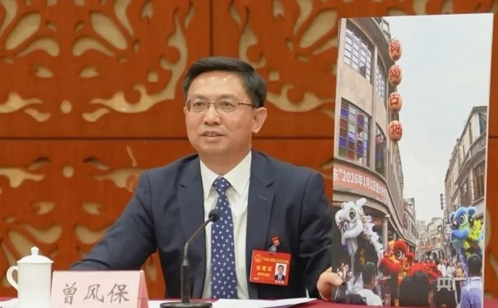 揭阳市委书记曾风保展示红灯笼