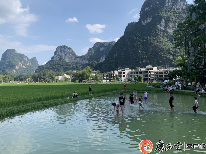 大新明仕旅游度假区，一幅天然的山水田园画卷。记者 管林华 摄（资料图）