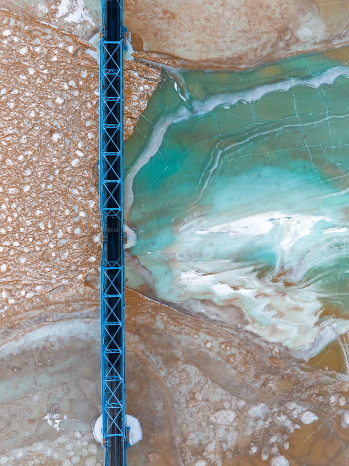 《斑斓》 郑戈 摄