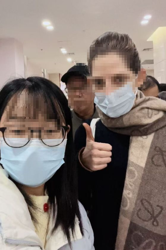 赵洋和美国患者Malka 图片来源：受访者供图