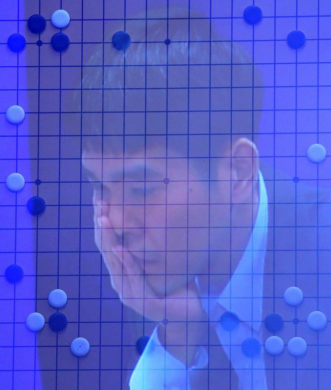 ▲2016年3月13日，韩国首尔，2016围棋人机大战第4局，李世石负于谷歌AlphaGo 图据视觉中国