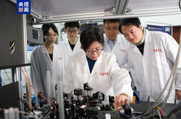 △研究团队做实验。