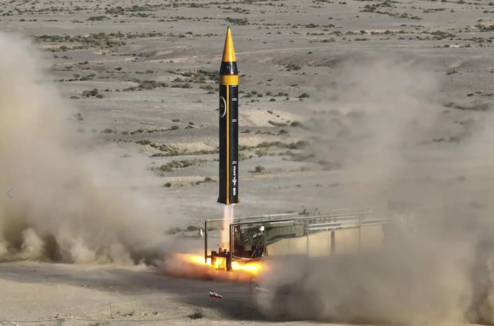 资料图：伊朗“霍拉姆沙赫尔-4”弹道导弹（来源：环球资讯）