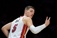 斯波：最近约维奇表现略有起伏 但他所在的阵容整体发挥不错